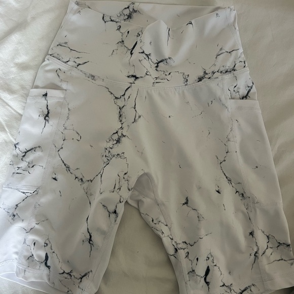 Buffbunny white marble limitless gym matching set - Picture 5 of 6